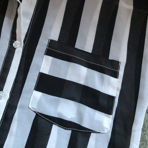 Button down striped “referee” style tank - Picture 5 of 7